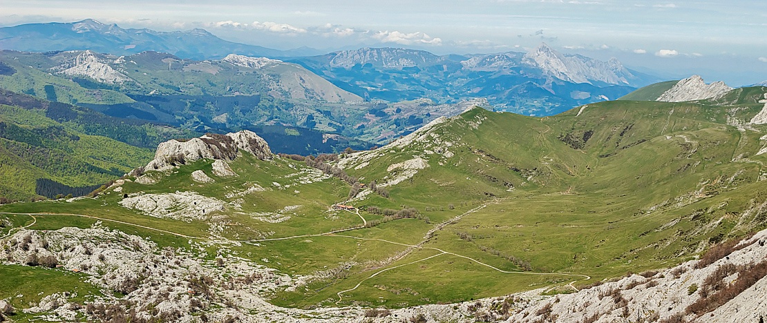 Ausblick auf den Naturpark Aizkorri-Aratz, Baskenland