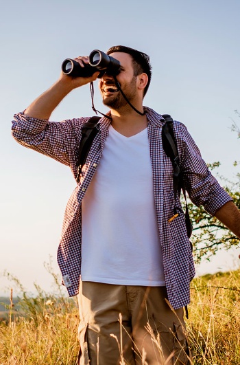 Turistas observando la naturaleza