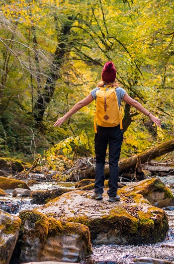 Turista nel bosco di Irati, Navarra