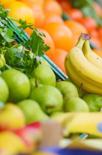 Obststand in einem Gourmetmarkt