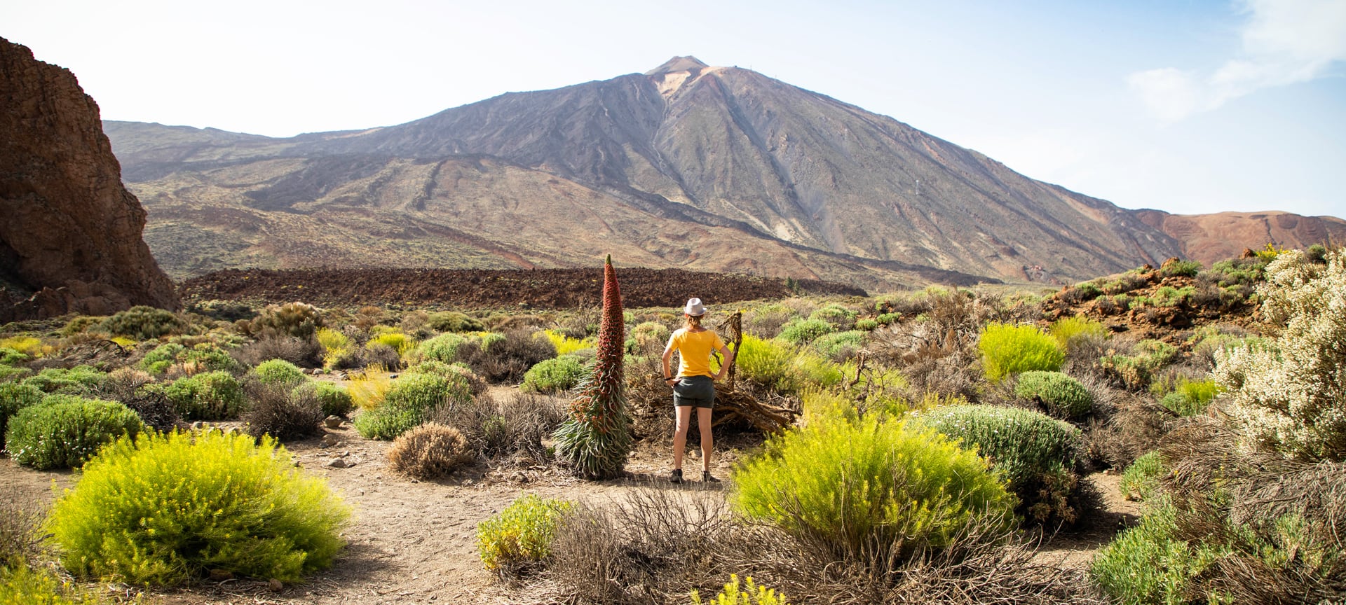 Tourist im Nationalpark El Teide auf Teneriffa, Kanarische Inseln