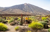 Touriste dans le parc national du Teide à Tenerife, îles Canaries