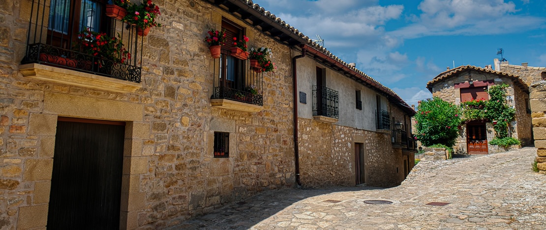 Straße in Sos del Rey Católico, Provinz Zaragoza (Aragonien)