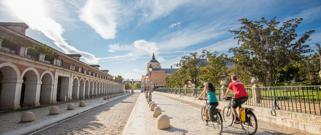 Tourists on bikes in Aranjuez, region of Madrid