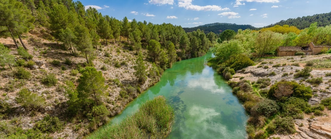 Passage de la rivière dans le parc naturel Hoces del Cabriel près de Valence, Communauté valencienne