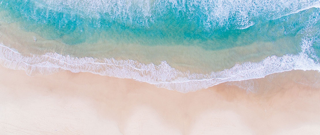 Veduta aerea di una spiaggia