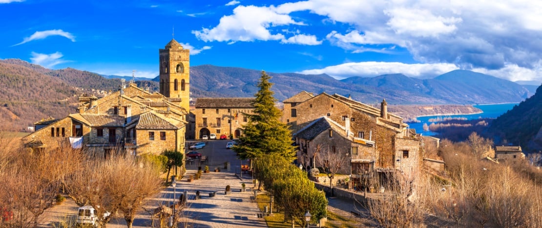 Veduta della località di Aínsa, a Huesca (Aragona)