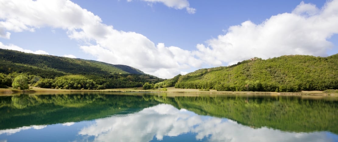 Estany de Montcortés sul percorso El Cinquè Llac a Lérida, Catalogna