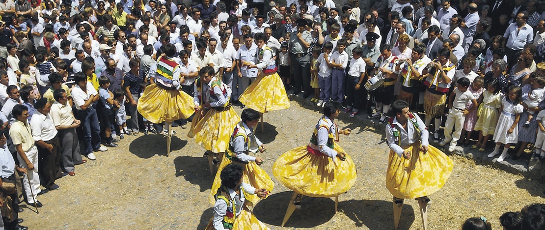 La Danza de los Zancos en Anguiano (La Rioja)