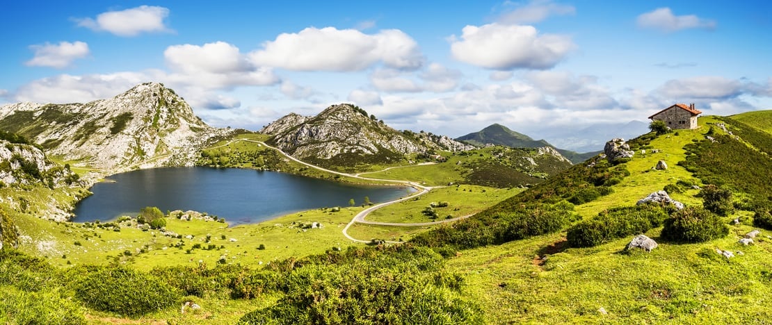 Lago Enol nel Parco Nazionale dei Picos de Europa, Asturie