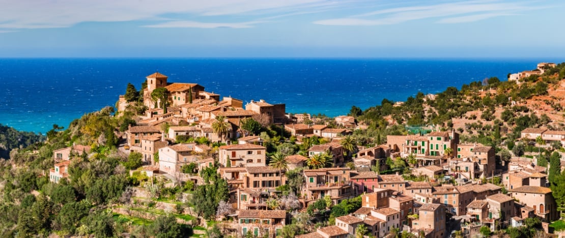 Blick auf das Dorf Deià auf Mallorca, Balearen